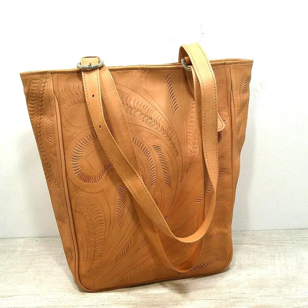 Quality Handcrafted Natural Labrado Minimalist Design Leather Tote - Picture 5 of 14